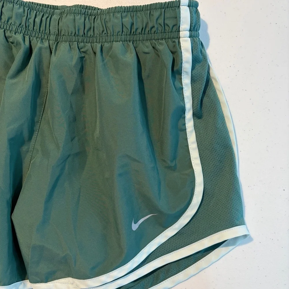 Nike Dri-FIT Tempo Women's Brief-Lined
Running Shorts - flaw - Picture 4 of 8